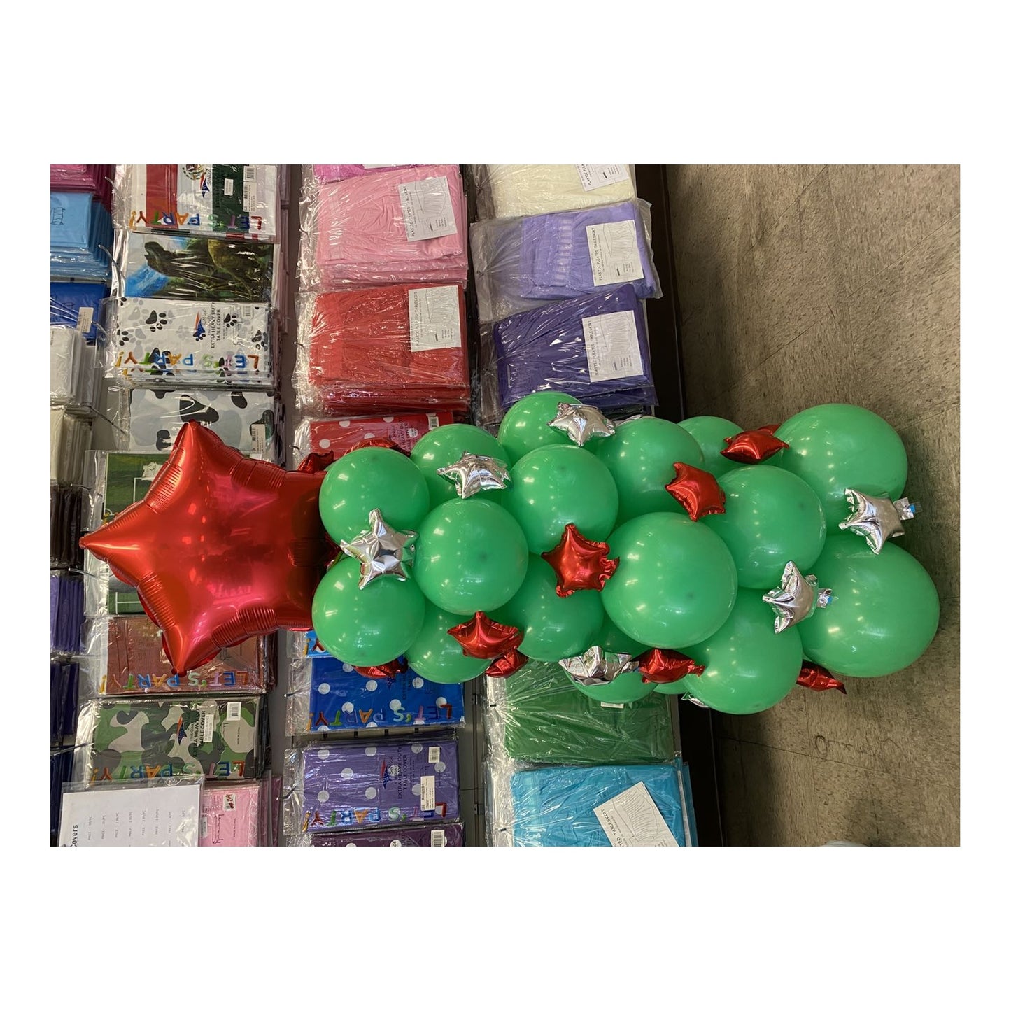 (c) Christmas Balloon Tree