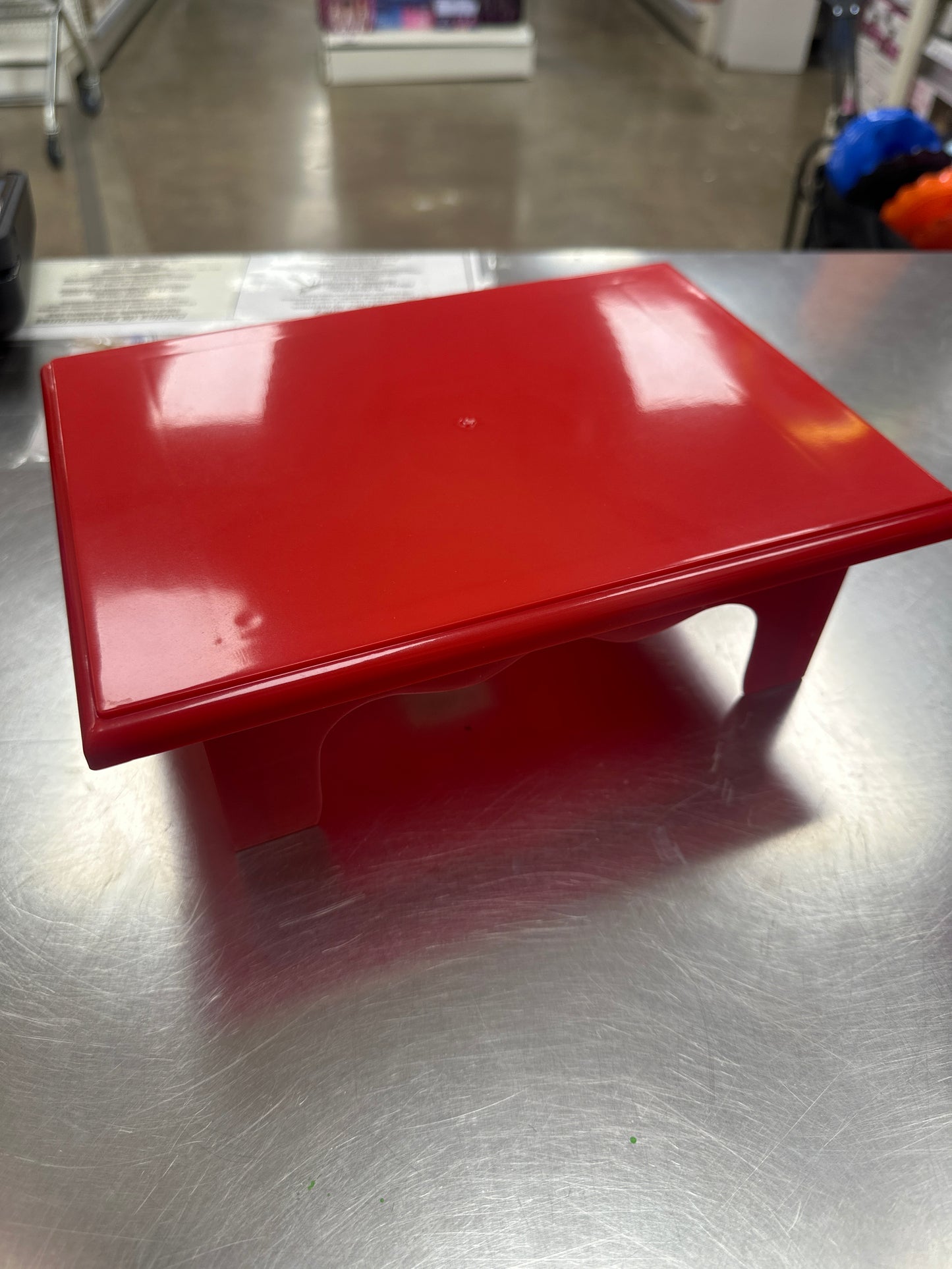 Plastic Treat Stand Riser-Red