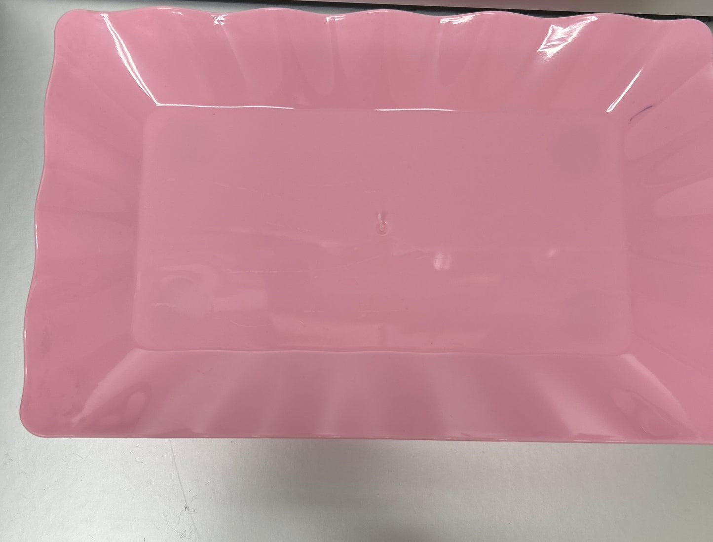 Plastic scalloped attest Stand-pink
