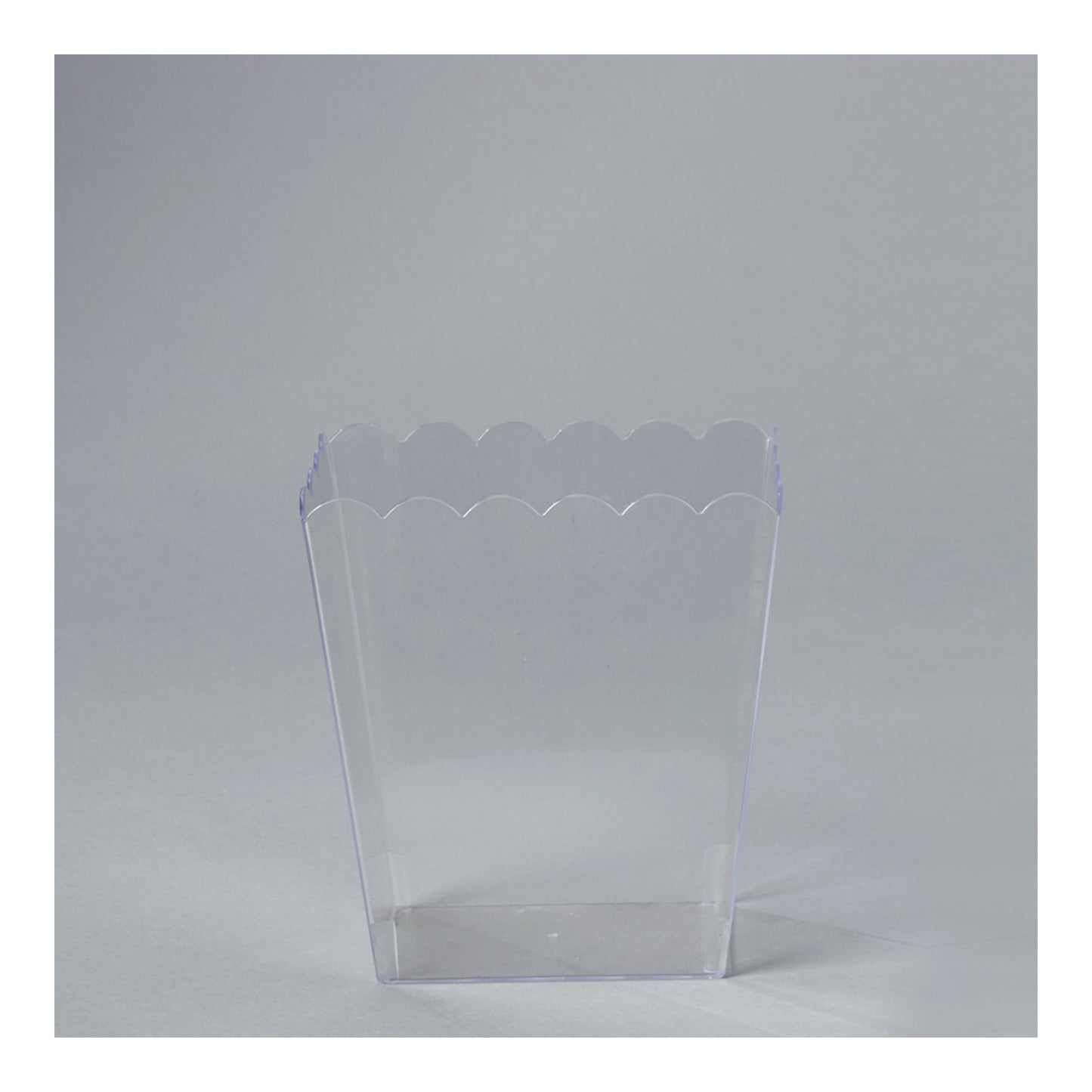 6" Plastic Scalloped Container Clear