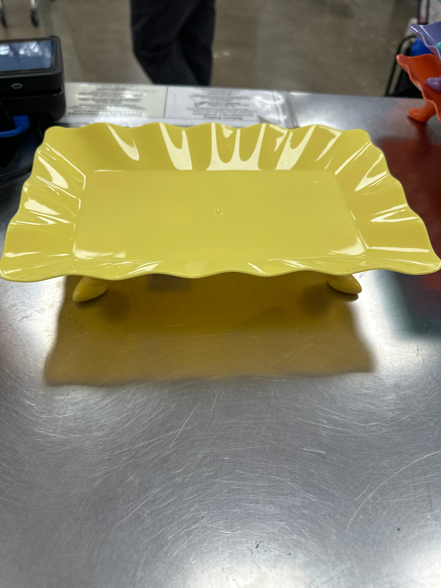 Plastic Scalloped Treat Stand-Yellow