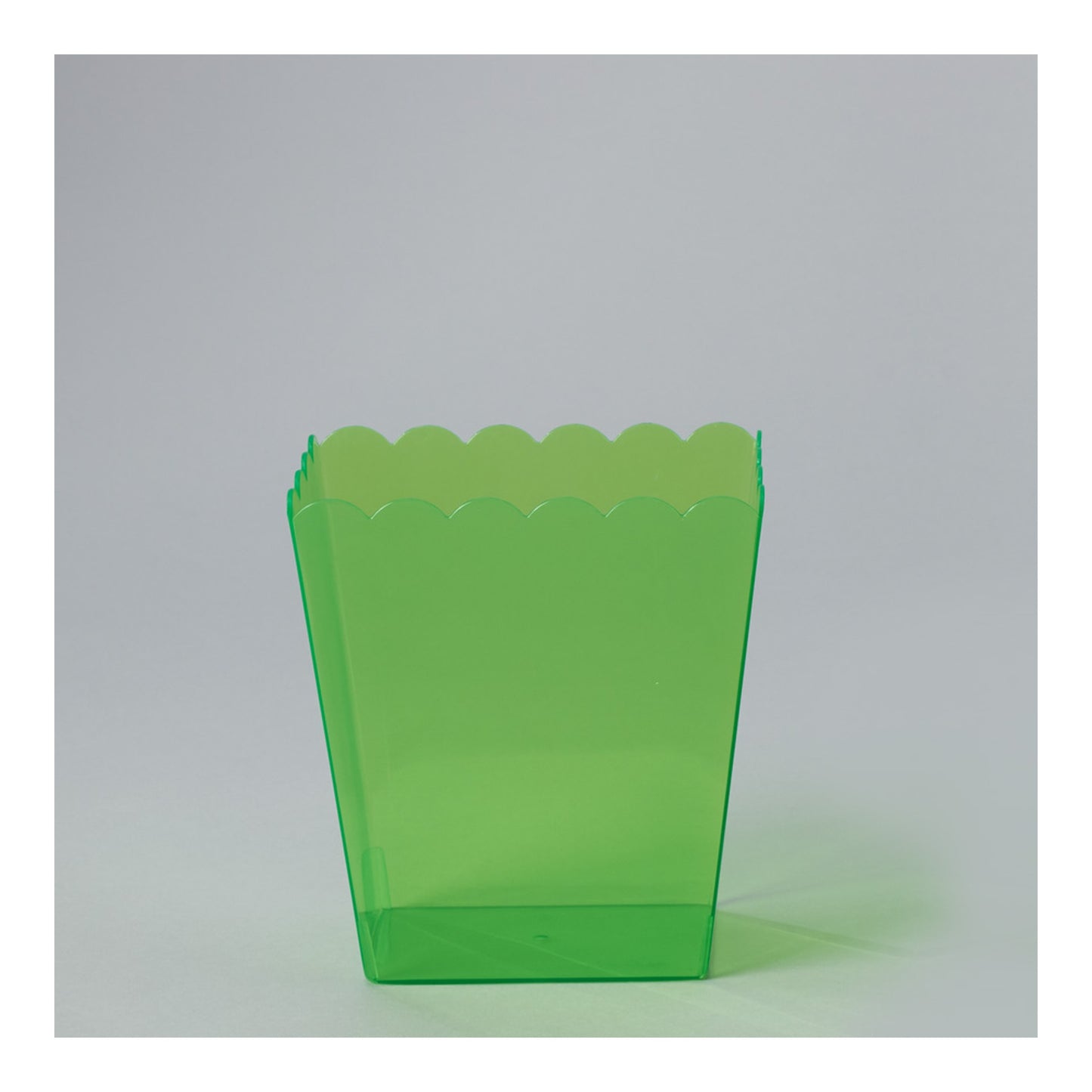 6" Plastic Scalloped Container A/Green