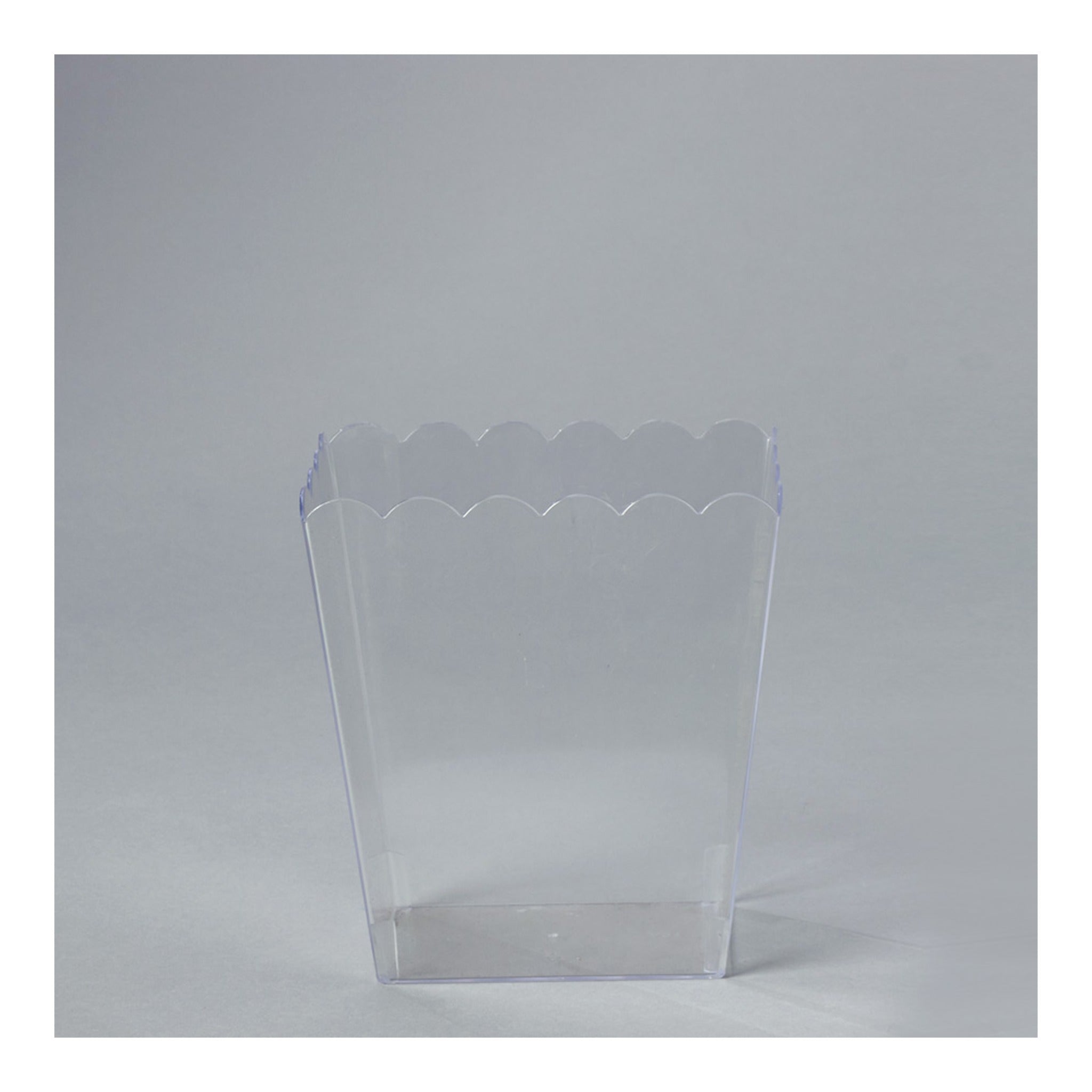 6" Plastic Scalloped Container Clear