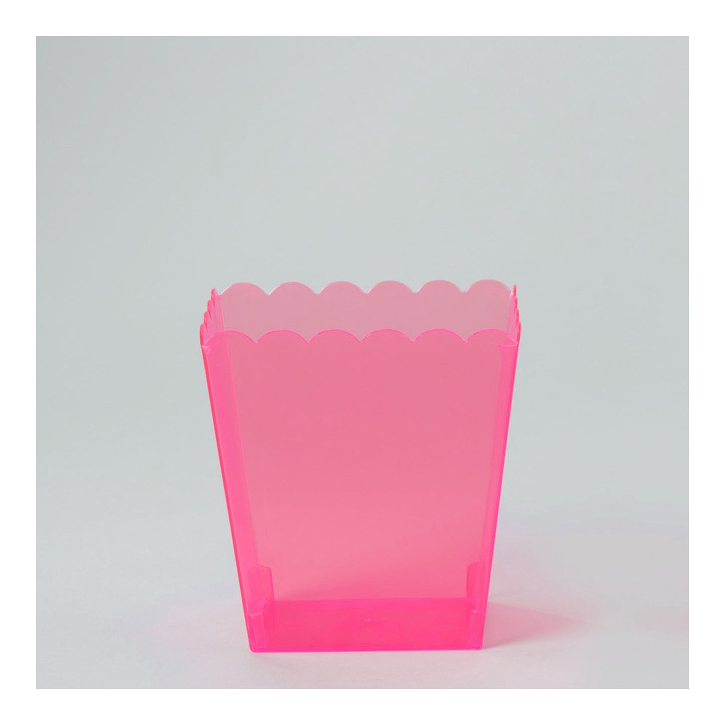 6" Plastic Scalloped Container Hot Pink