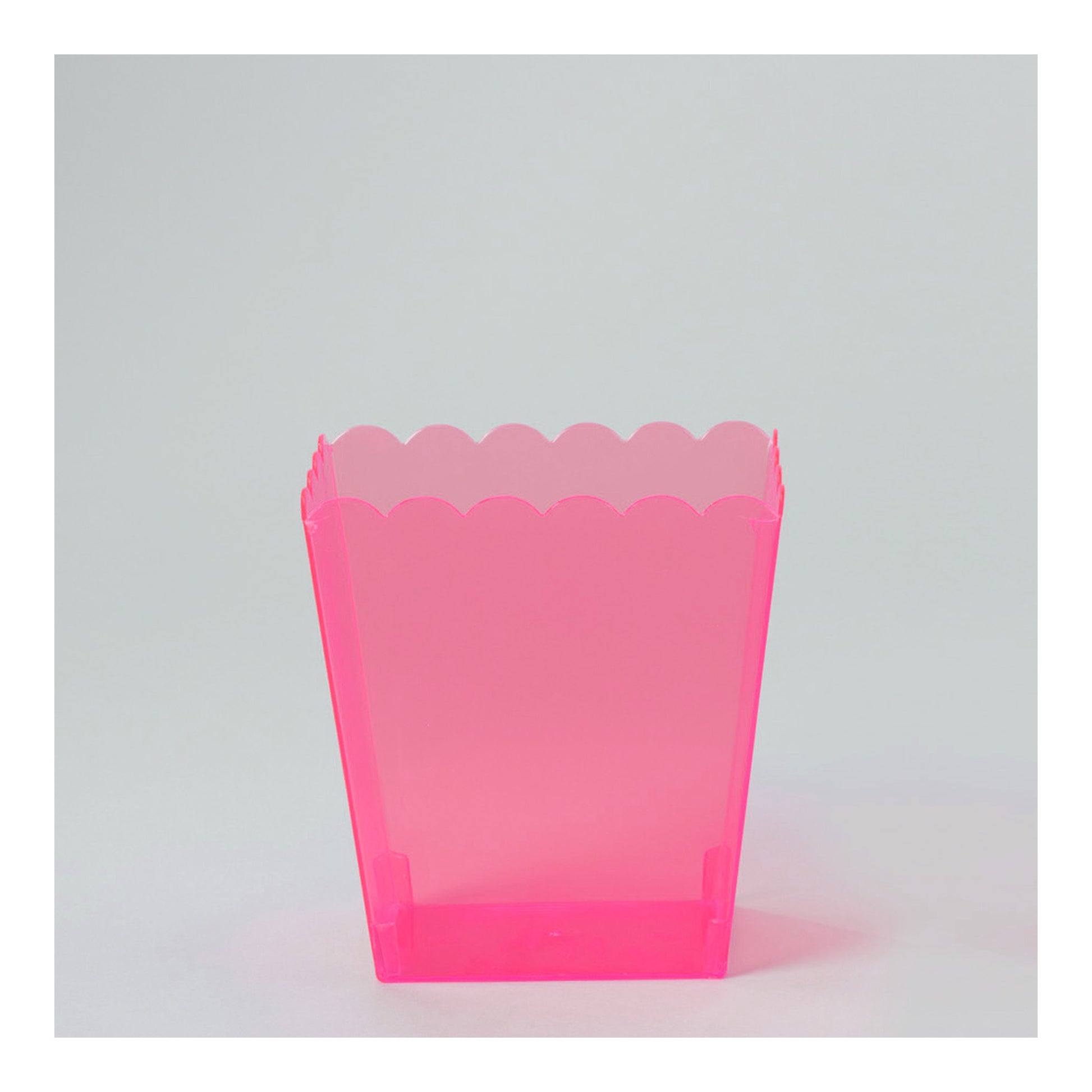 6" Plastic Scalloped Container Hot Pink