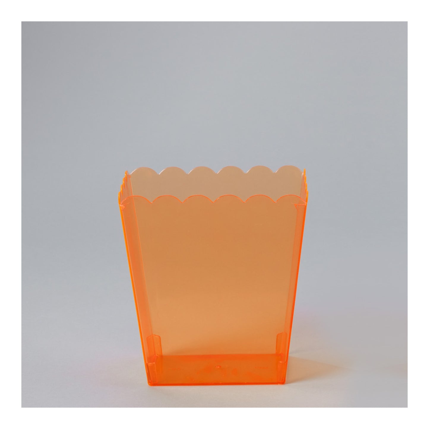 6" Plastic Scalloped Container Org