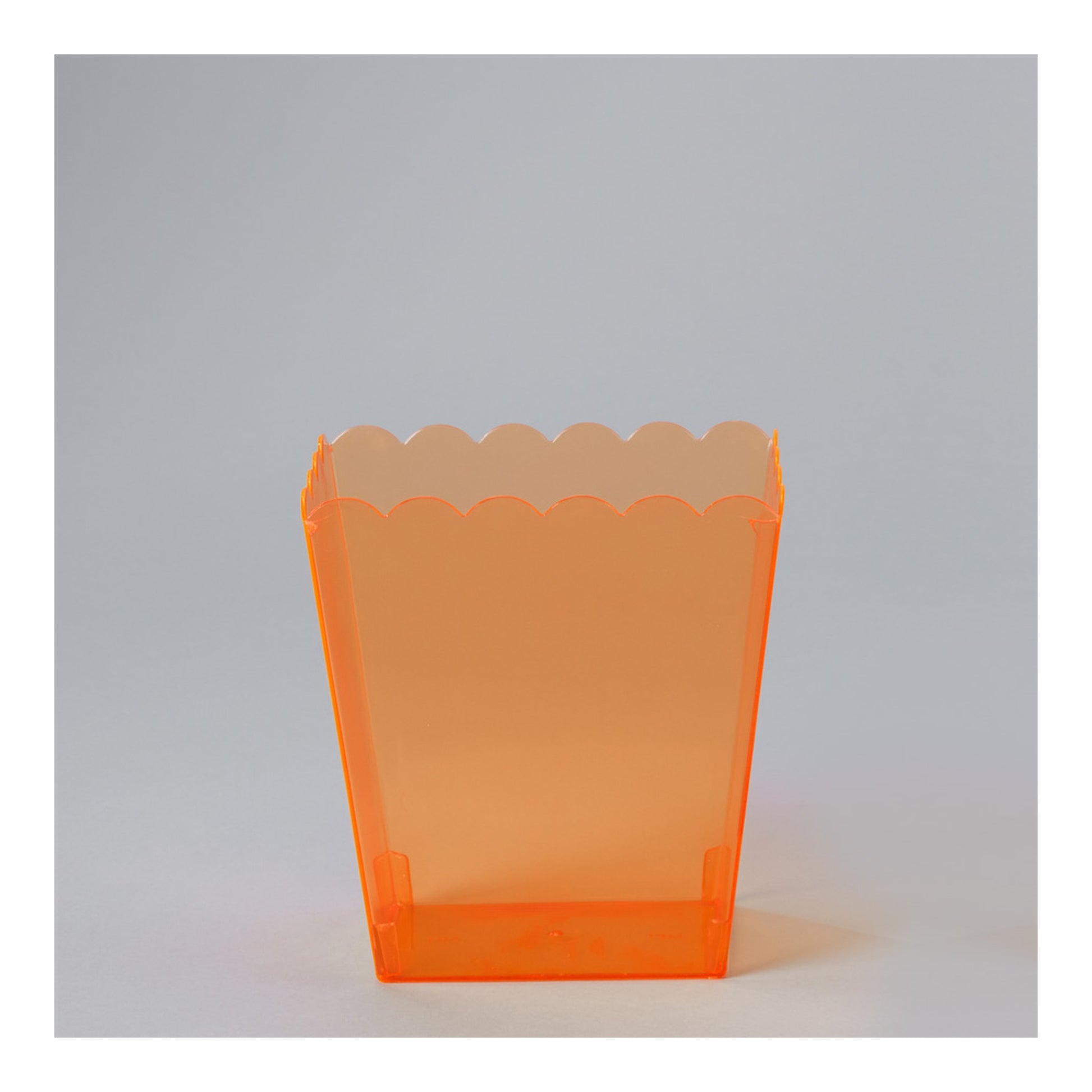 6" Plastic Scalloped Container Org