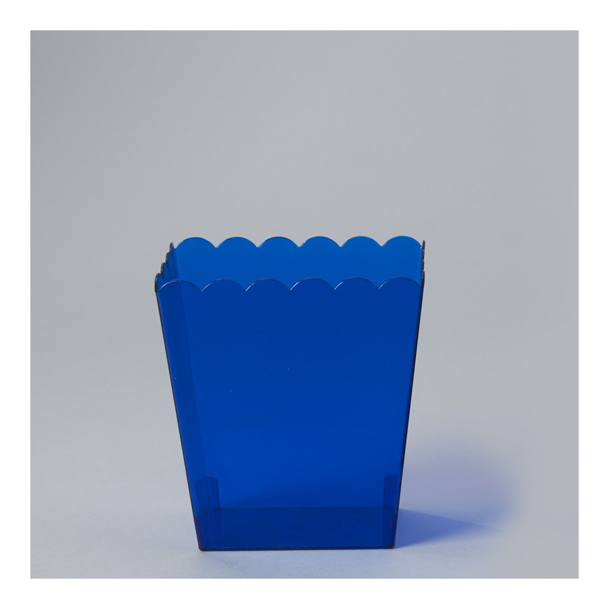 6" Plastic Scalloped Container Royal Blue
