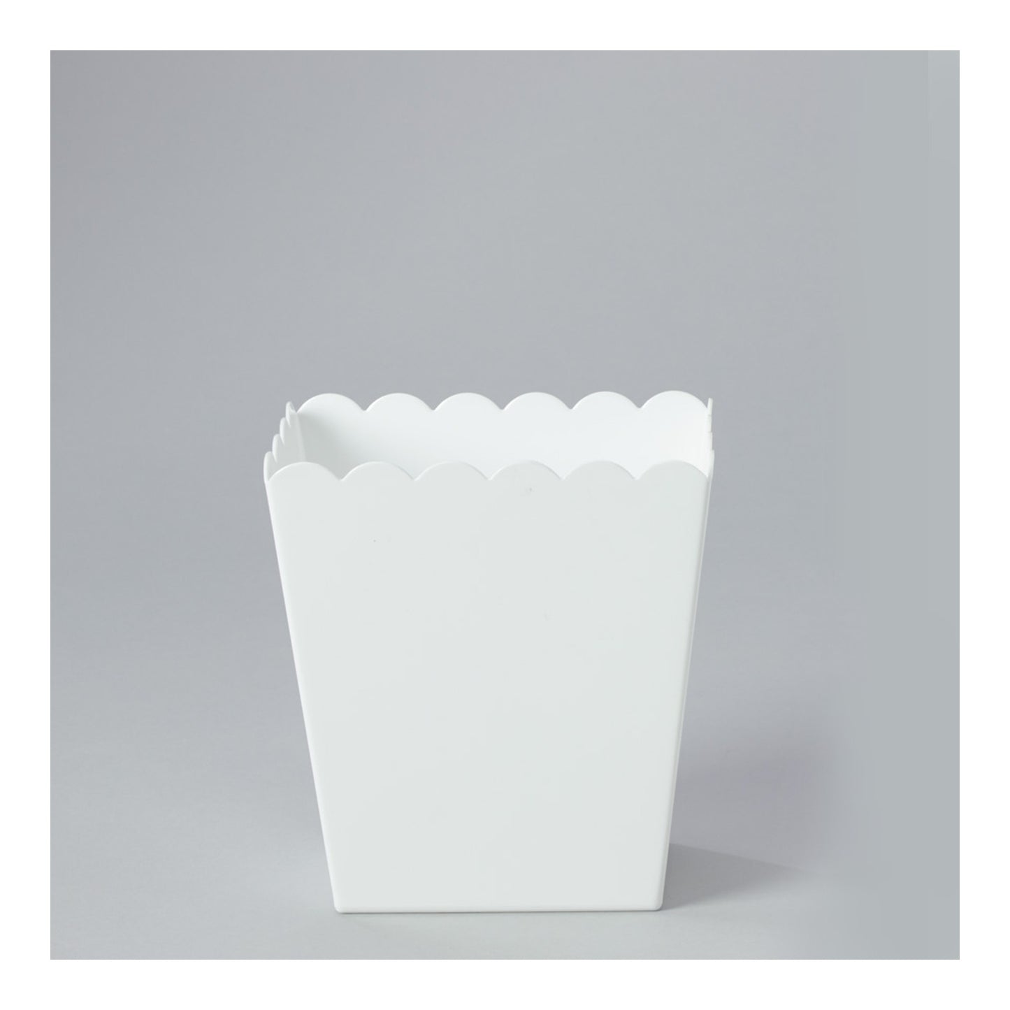 6" Plastic Scalloped Container White