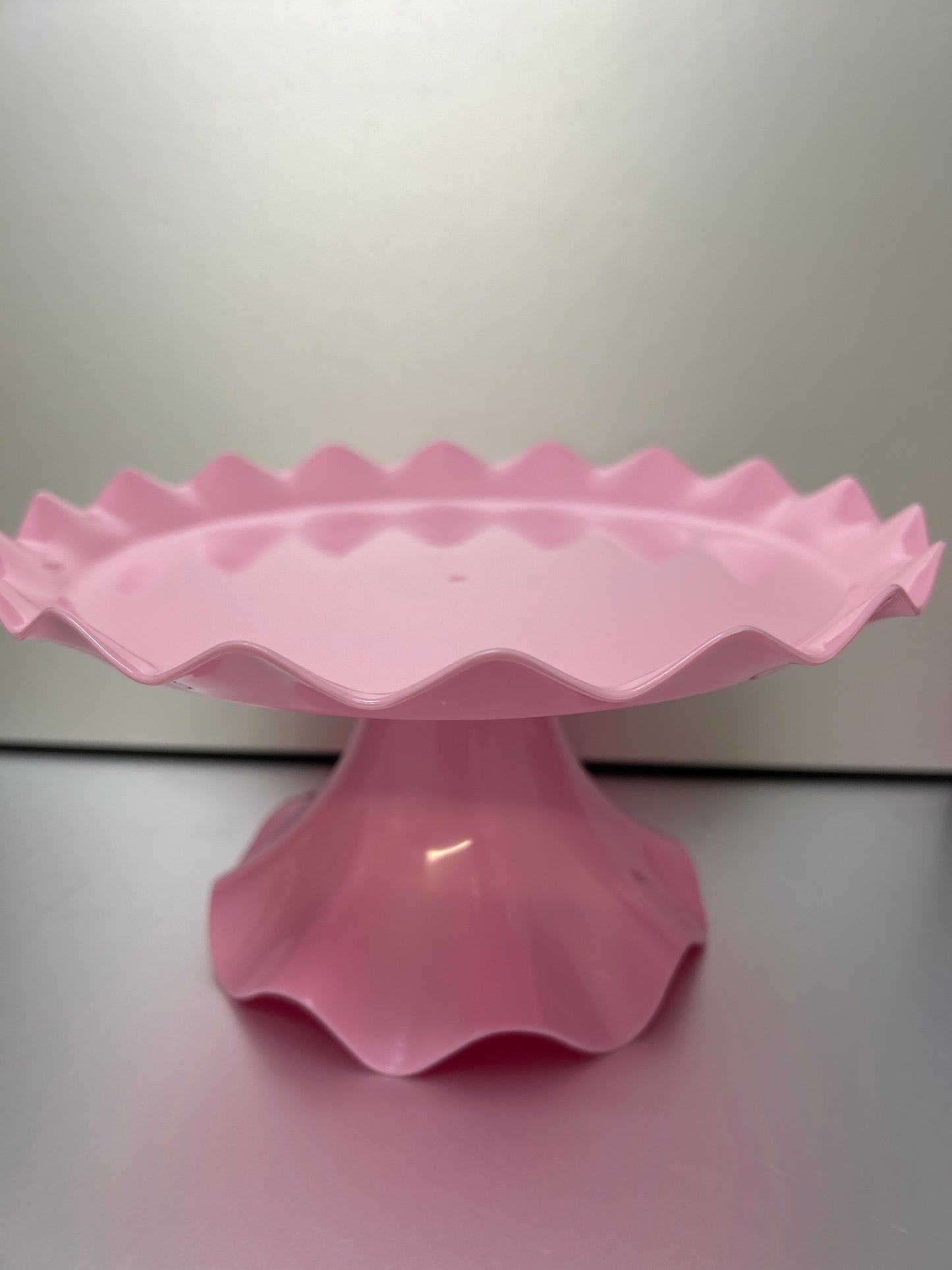 Plastic Ruffle Edge Treat Stand-Pink