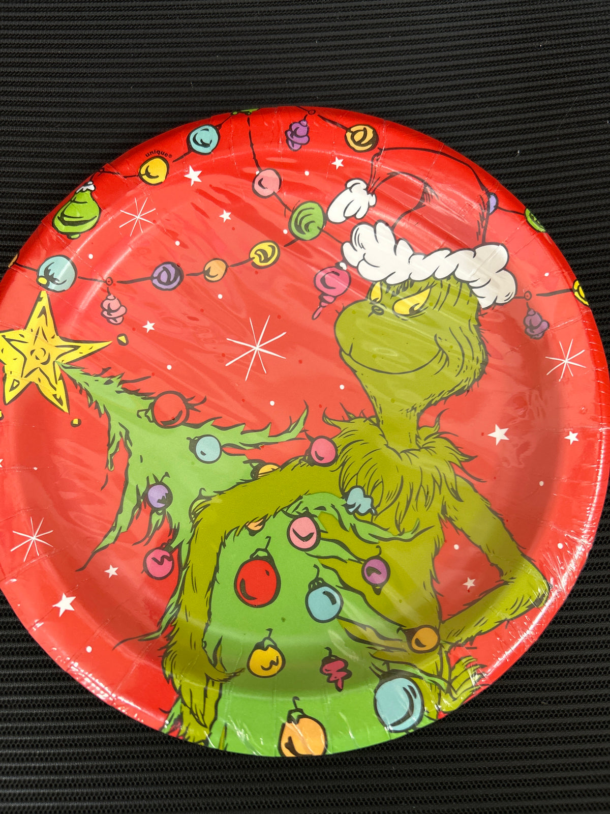 The Grinch 9” Plates 8CT