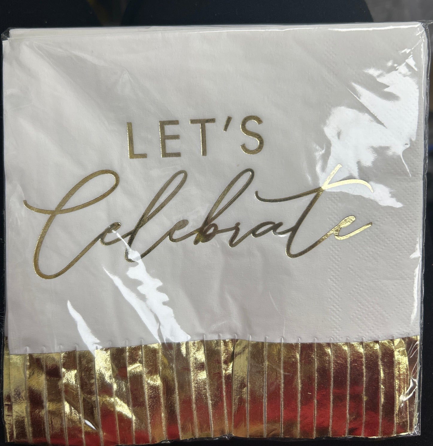 Servilletas de almuerzo Feliz cumpleaños en oro y blanco, 16 unidades.